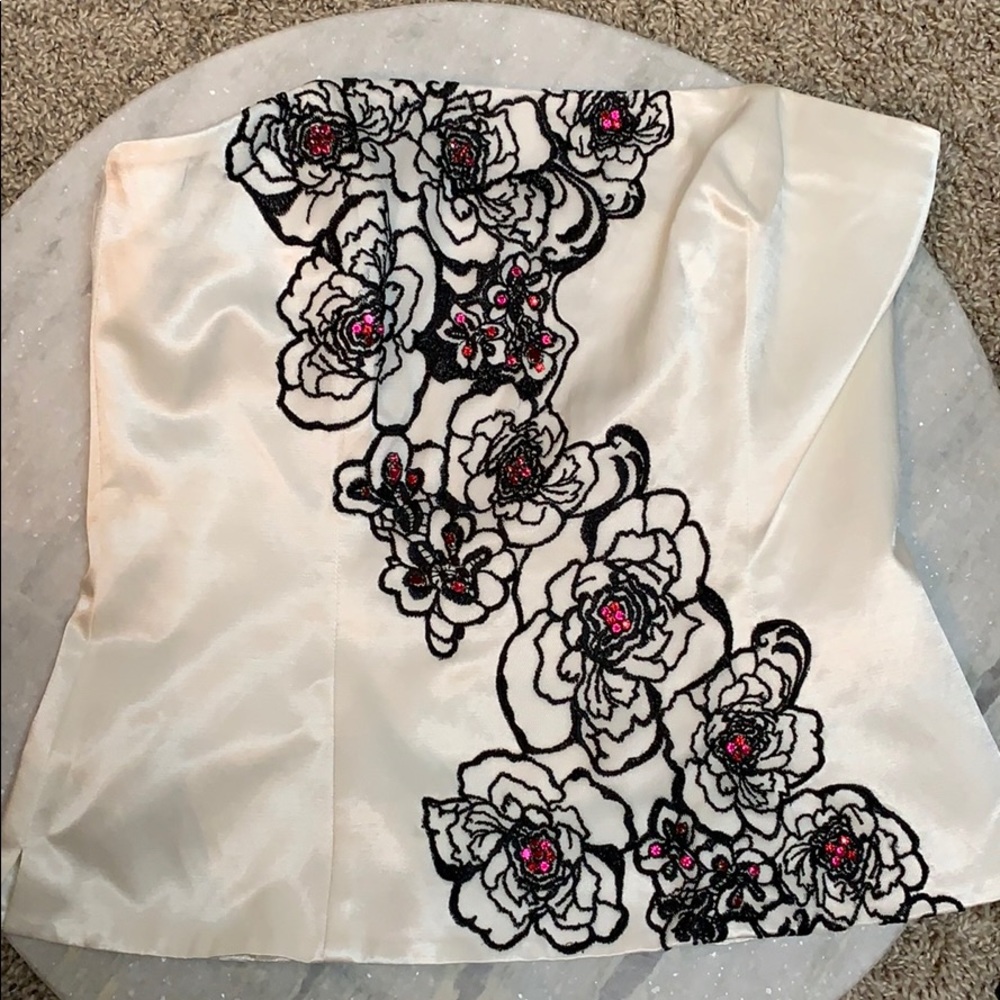 Floral strapless top